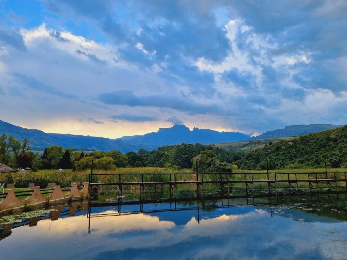 Dragon Peaks Mountain Resort Champagne Valley Εξωτερικό φωτογραφία