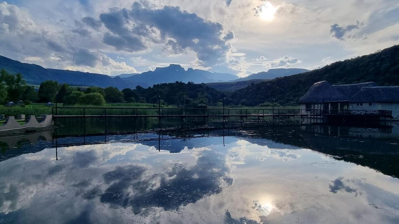 Dragon Peaks Mountain Resort Champagne Valley Εξωτερικό φωτογραφία