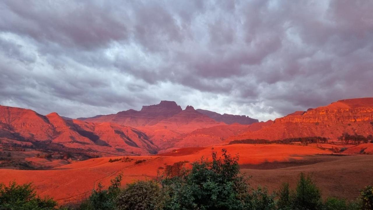 Dragon Peaks Mountain Resort Champagne Valley Εξωτερικό φωτογραφία